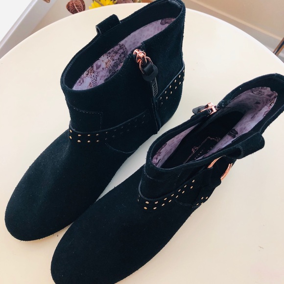 New Ted Baker London Black Gold Suede Ankle Boots - Picture 4 of 6